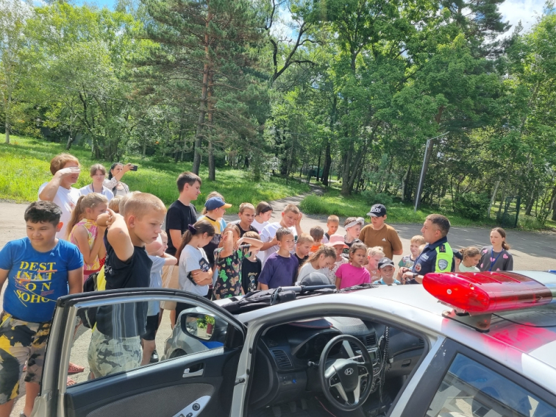 Полицейские и общественники в поселке Кировском провели...