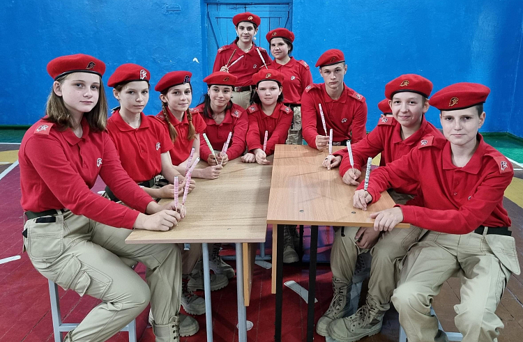Кировские школьники изготавливают негаснущие спички для военнослужащих в зоне СВО