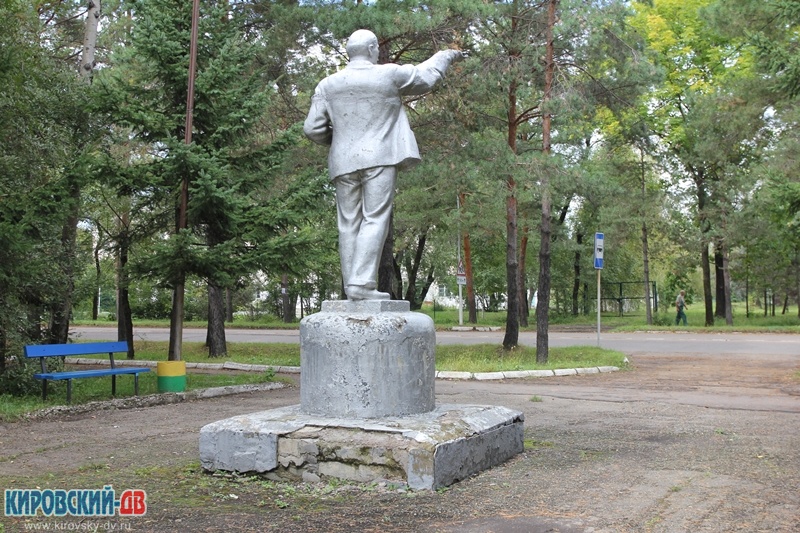 В.И.Ленин вид сзади, пгт.Кировский