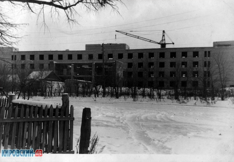 Стройка больничного городка, пгт.Кировский