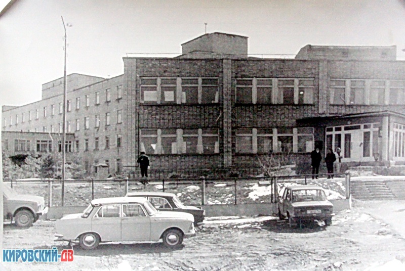 Вход в больницу, пгт.Кировский